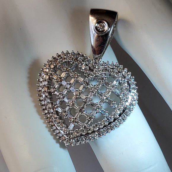 14K WHITE  GOLD DIAMOND PENDANT - Picture 3 of 11